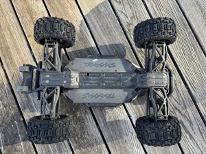 Traxxas Maxx 4S 1 10 RC Monster Truck v Bild 6