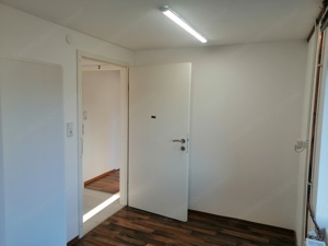 Moderne,renovierte Dachgeschosswohnung zu vermieten  Bild 4