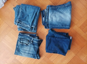 Kaputte Jeans -Jeansstoff zu verschenken 