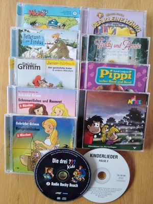 Tragbarer CD-Player für Kinder inkl. Mikrofon + 12 CD s Bild 3