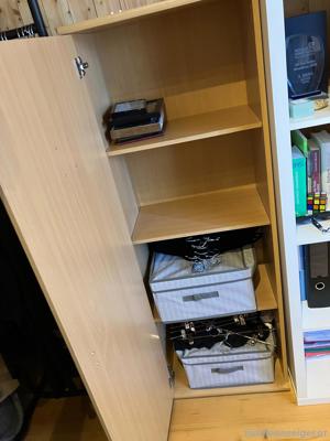 Schrank  Bild 2