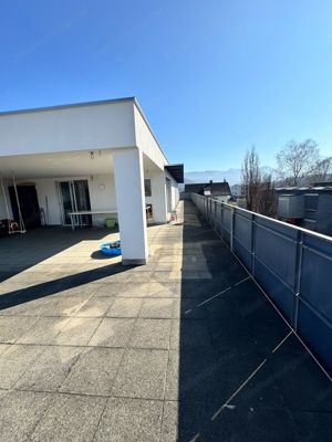 Vermietung helle 4 Zimmer Wohnung mit großzügiger Terrasse