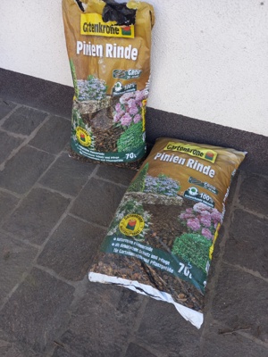 Pinienrinde (Rindenmulch) und Blumenerde zu verschenken Bild 2