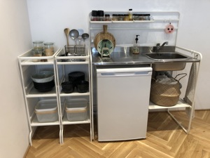 Miniküche mit Spüle und Kühlschrank  Bild 5