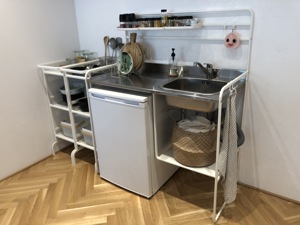 Miniküche mit Spüle und Kühlschrank  Bild 4