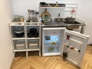 Miniküche mit Spüle und Kühlschrank  Bild 6