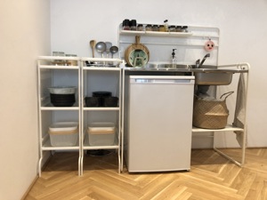 Miniküche mit Spüle und Kühlschrank  Bild 3