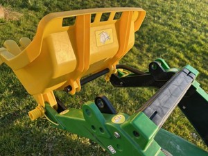 Trettraktor   Spieltraktor   Kindertraktor John Deere mit echten Gummireifen und viel Zubehör Bild 4