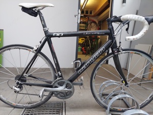 Rennrad mit Carbonrahmen