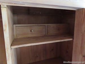 Alter abgelaugter Schrank Bild 3