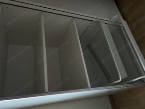 Kleiderschrank Bild 3