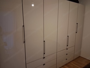 Kleiderschrank Bild 2