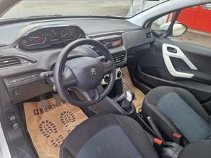 Peugeot 208 Bild 15