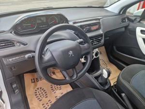 Peugeot 208 Bild 16