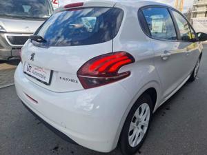 Peugeot 208 Bild 12