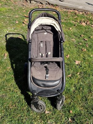 Joie Kinderwagen mit Luftreifen Bild 1