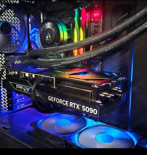 RTX 5090 and 9800X3D GAMING