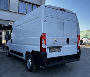 Peugeot Boxer 330 L2H2 Pro BlueHDi 120 Stop *8.500KM *1.BESITZ Bild 5