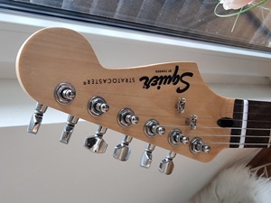 Squier Sonic by Fender mit Verstärker Line 6