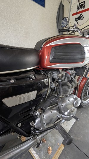 Triumph T150 V Trident, Dreizylinder Oldtimer Bild 1