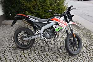 Aprilia SX 50, Bj. 2021 mit Zubehör + neuer Motorteile Bild 2