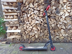 MGP Stunt Scooter 1x schwarz rot und 1x gelb schwarz Bild 3