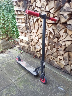 MGP Stunt Scooter 1x schwarz rot und 1x gelb schwarz Bild 2