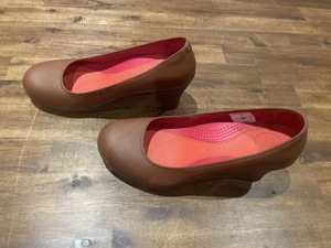 Crocs  A-Leigh Closed Toe Wedge Bild 4