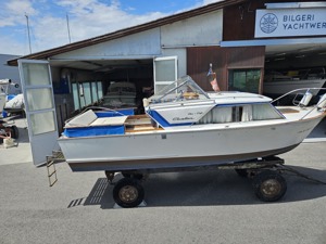 Wunderschönes Motorboot Chris Craft Cavalier