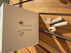 AirPods with Charging Case Bild 1