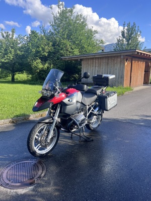 BMW R 1200 GS mit Koffer und Navi