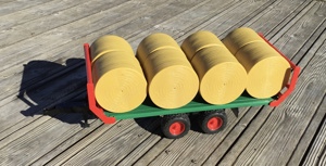 Bruder Ballenanhänger mit 8 Rundballen Bild 3