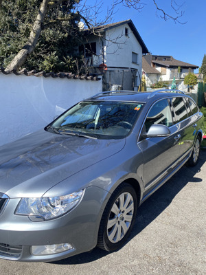 Skoda Superb Combi Elegance 2,0 TDI CR DPF DSG Bild 1