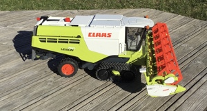 Bruder Claas Lexion Mähdrescher  Bild 2