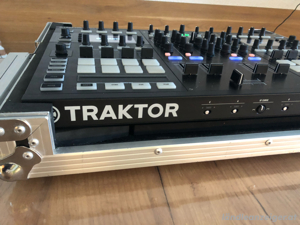 Native Instruments Traktor Kontrol S8 Profi-DJ-Controller Bild 8