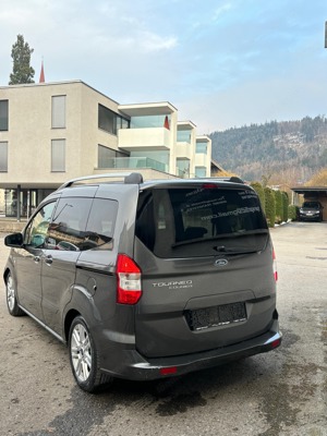 Ford Tourneo Courier  Bild 2