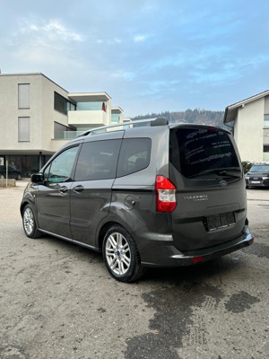 Ford Tourneo Courier  Bild 3