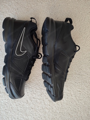 Ungetragene Nike Sportschuhe T-LITE XI Größe 44 (entspricht 43) Herren Bild 5