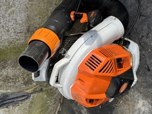 Stihl Blasgerät BR 800 C-E und bloß Freischneider