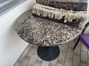 Verkaufe schöne  neue Terrassen  Möbel , runder Marmor Tisch und vier Wetterfeste Stühle, siehe Bild Bild 4