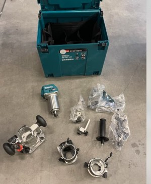 Makita Oberfräse RT001GZ 40v XGT
