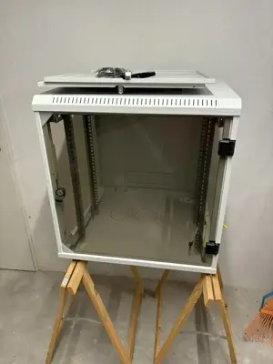 Neuer Netzwerkschrank Bild 3