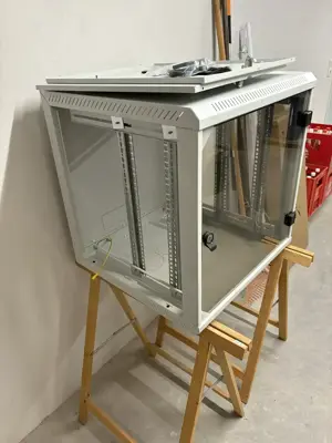 Neuer Netzwerkschrank Bild 2