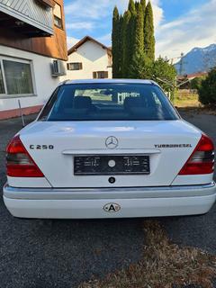 Mercedes-Benz C-Klasse Bild 2