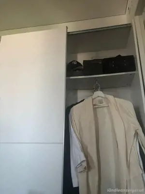 Kleiderschrank Bild 2