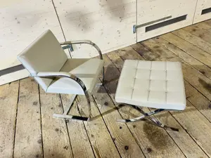 Ikonische Designklassiker: Stuhl und Hocker Bild 3