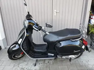Vespa GTS 300 Super  Bild 2
