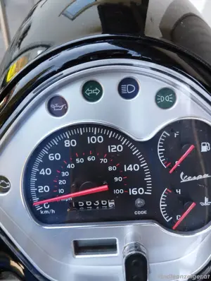 Vespa GTS 300 Super  Bild 4