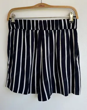 Damen Shorts bl.-weiß gestreift  Bild 2