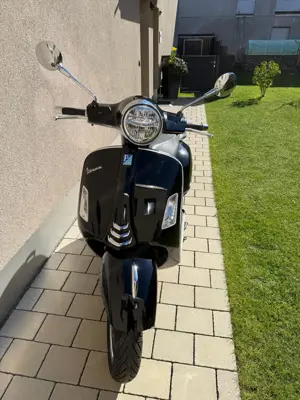 Vespa GTS 125 Super Schwarz Bild 3